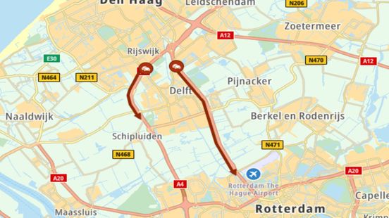 Auto van dijk geraakt in Nieuw-Lekkerland | Grote file A13 richting Rotterdam door ongevallen. Auto van dijk geraakt in Nieuw-Lekkerland | Grote file A13 richting Rotterdam door ongevallen.