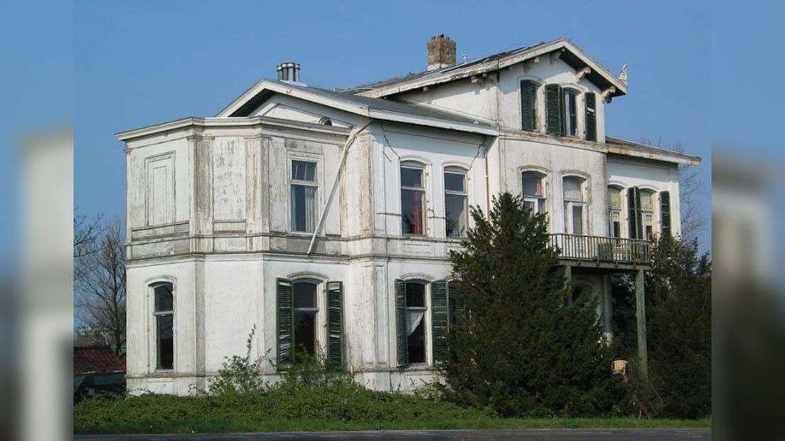 Villa Nuova toen het nog een spookvilla was