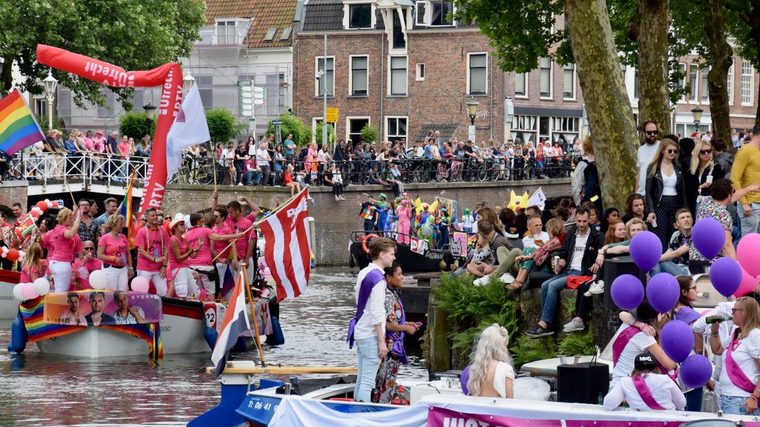 Canal Pride met 41 boten