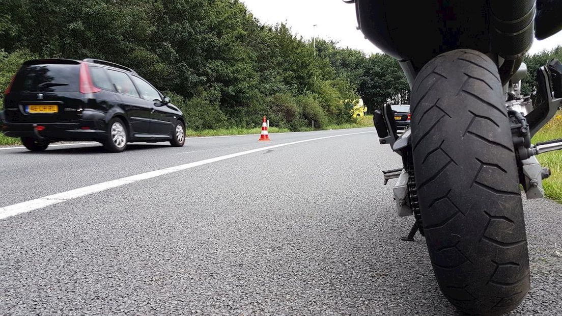 Motorrijders onderuit op A1 Hengelo-Noord