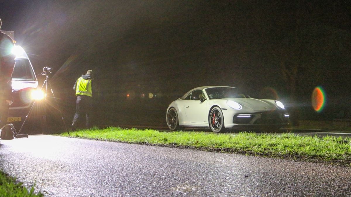 Politie neemt zelf proef op de som met Porsche in onderzoek naar zwaar ongeval in Delden