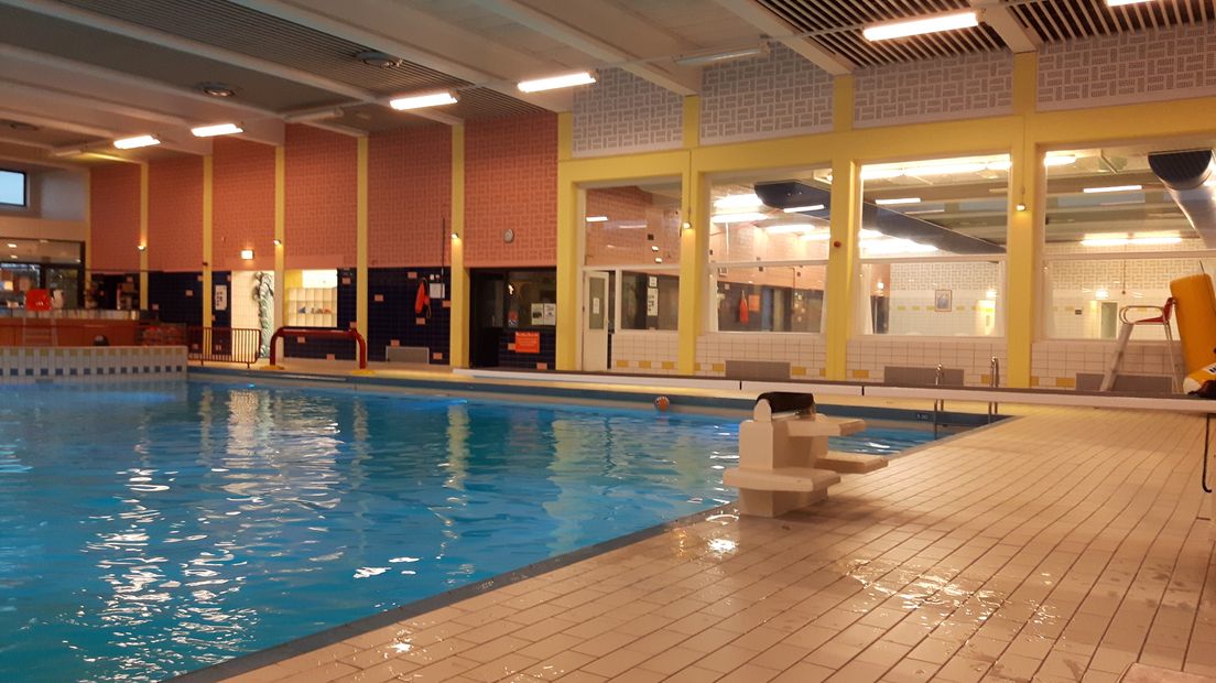 De PvdA in Hoogeveen wil liever een zwembad, want "De Dolfijn is totaal niet meer van deze tijd" (Rechten: archief RTV Drenthe)