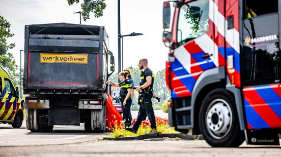 Slachtoffer dodelijk ongeluk met vrachtwagen is vrouw uit Schiedam. Slachtoffer dodelijk ongeluk met vrachtwagen is vrouw uit Schiedam.