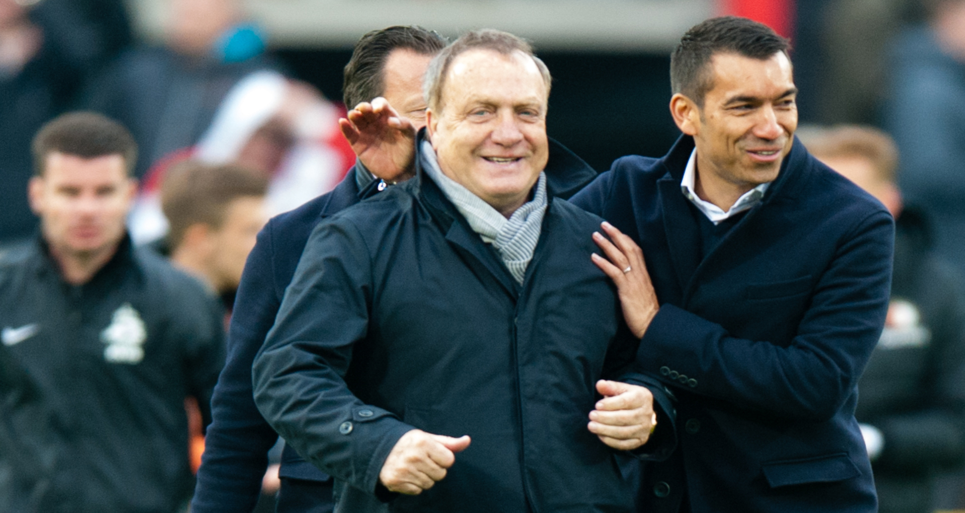 Dick Advocaat en Giovanni van Bronckhorst in 2018 tijdens de Rotterdamse derby als trainers van Sparta en Feyenoord.