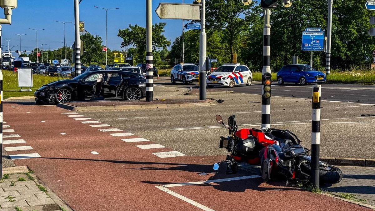 Motorrijder gewond bij aanrijding met auto in Hengelo