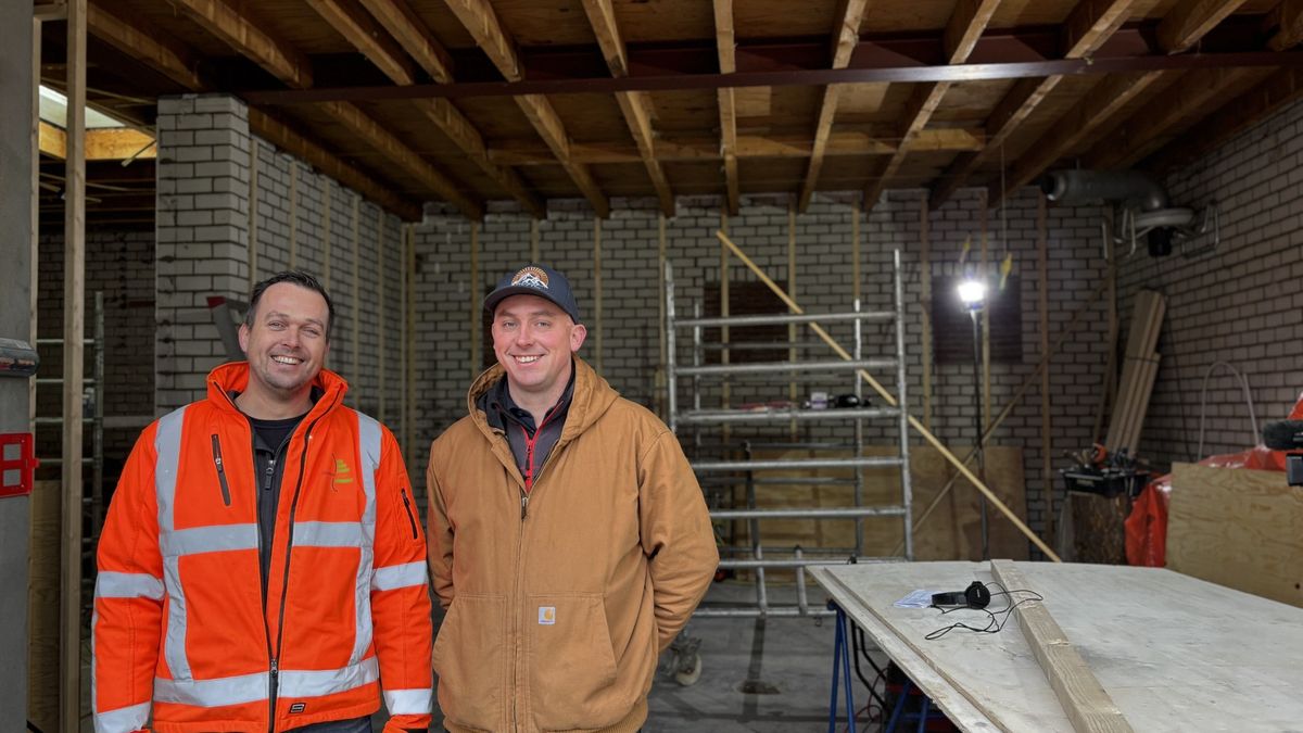 Brandweerkazerne Cadzand krijgt na jaren opknapbeurt: 'De klimop groeide steeds verder naar binnen'