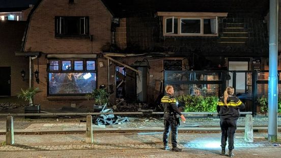 Explosie in Doetinchem • auto rijdt huis binnen