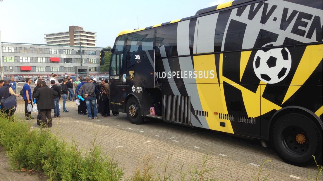 Asielzoekers komen met de bus vanuit Ter Apel