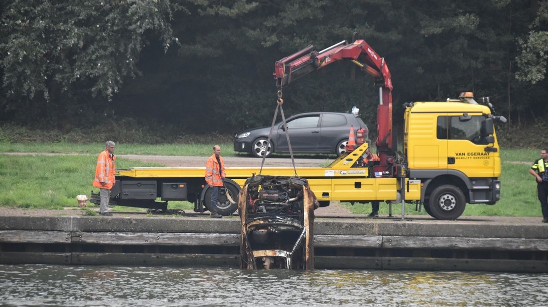 Woensdag werd een auto uit het water getakeld, maar dat is niet die van de vermiste