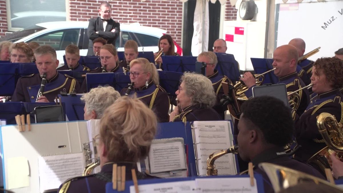 De Sleepbootdagen zijn weer begonnen in Zwartsluis.
