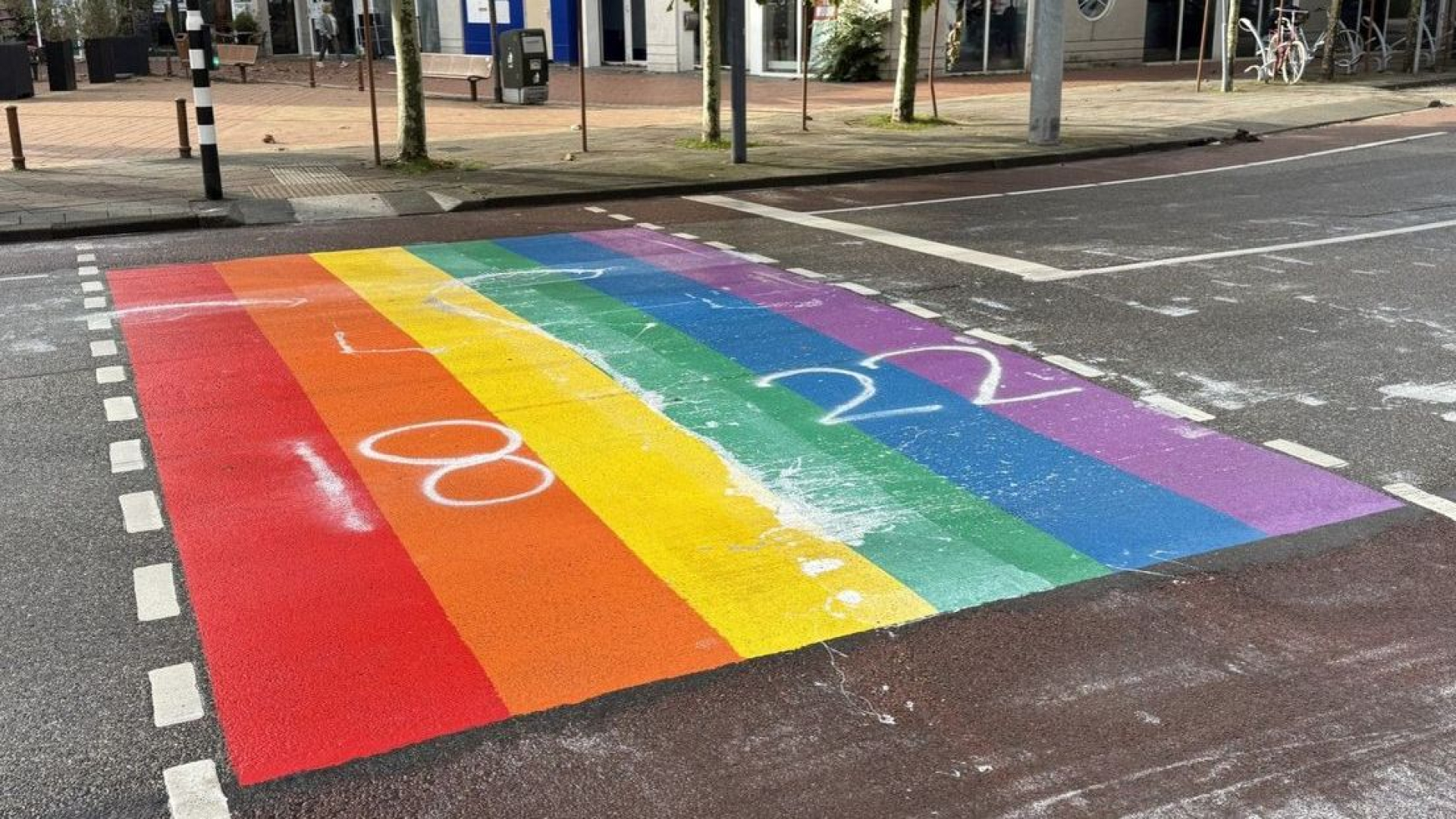 Aangifte tegen bekladding nieuw regenboogpad