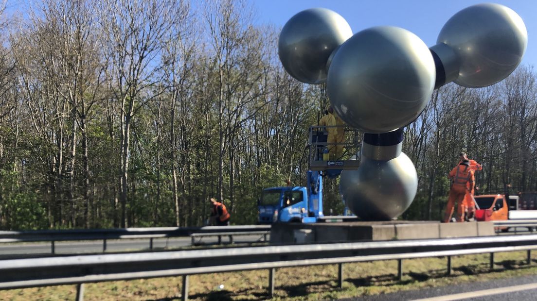 Het monument wordt schoongemaakt