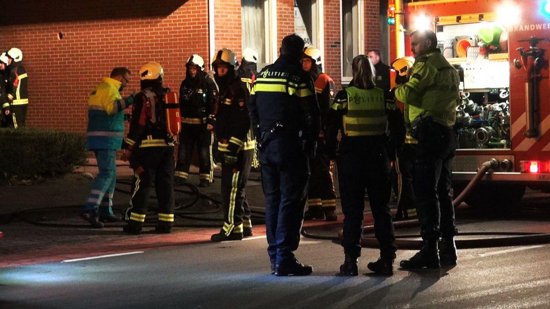 De politie onderzoekt de oorzaak van de brand (Rechten: RTV Drenthe/Persbureau Meter)