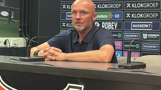 Schreuder grapt bij NEC over Boekhoorn: 'Dan gaat het alleen over geld en bonussen'