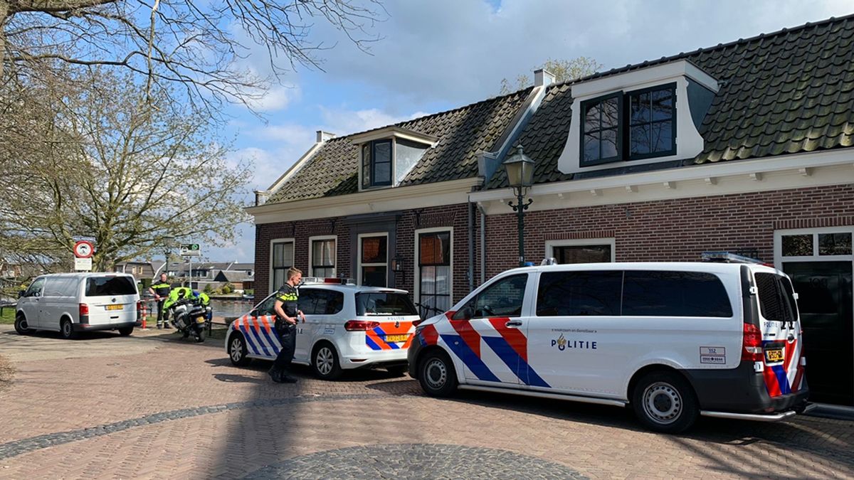 Overleden persoon gevonden in de Vecht bij Loenen, politie doet onderzoek