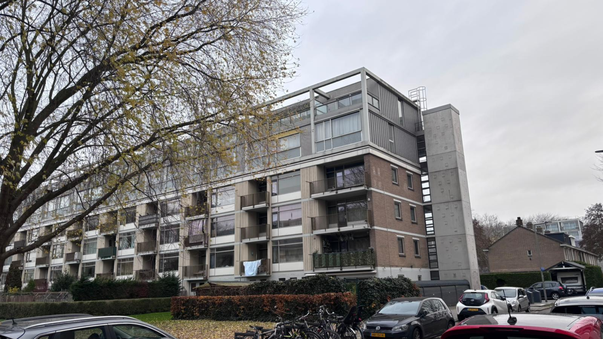 Bewoners in deze flat moeten hun woning voor kerst hebben verlaten vanwege onveilige vloeren