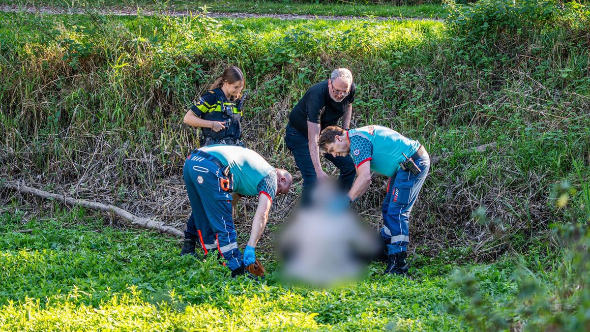 Scootmobiel belandt in droge sloot in Westervoort