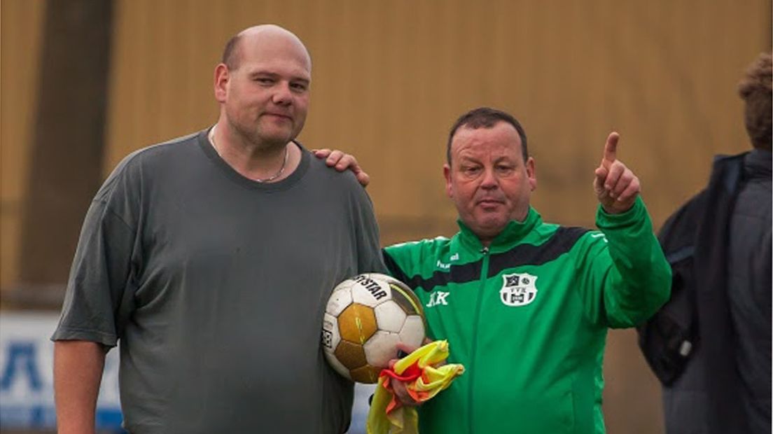 Invalscheidsrechter Johan Ritsema (links) had een bijzondere zaterdag