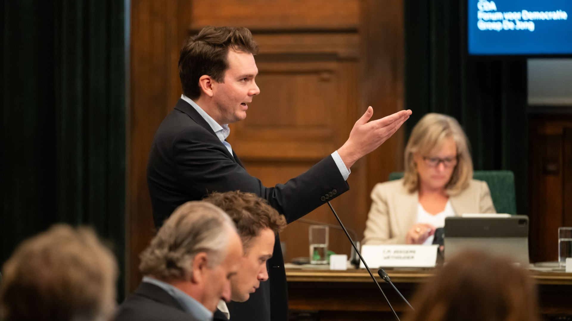Simon Ceulemans (Leefbaar Rotterdam) in de Rotterdamse gemeenteraad.