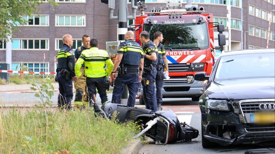 Bestuurder scooter gewond na aanrijding | Gewonde man aangetroffen in tuin. Bestuurder scooter gewond na aanrijding | Gewonde man aangetroffen in tuin.