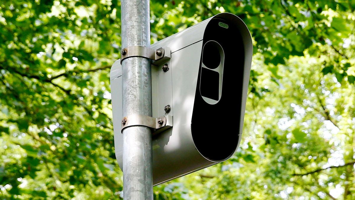 Flitskanonnen al tijdje weg, nu staan er verderop twee nieuwe flitspalen