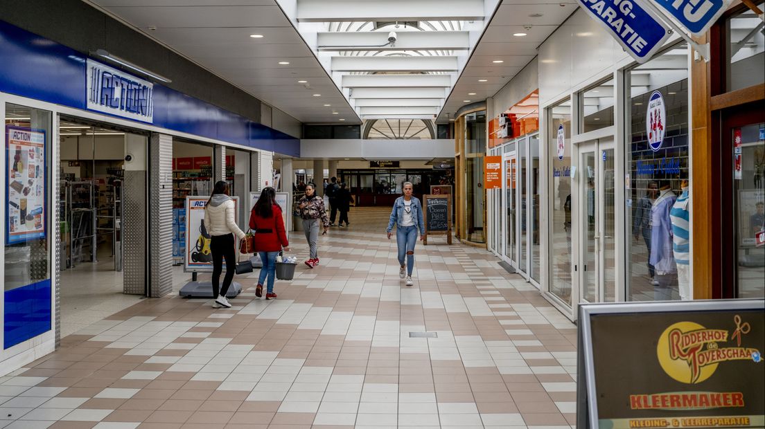 Zo zag het overdekte gedeelte van het winkelcentrum er voor de verbouwing uit