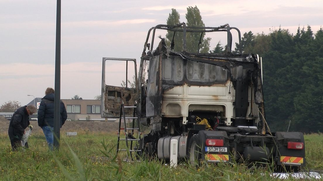 Vrachtwagen in brand in Oegstgeest