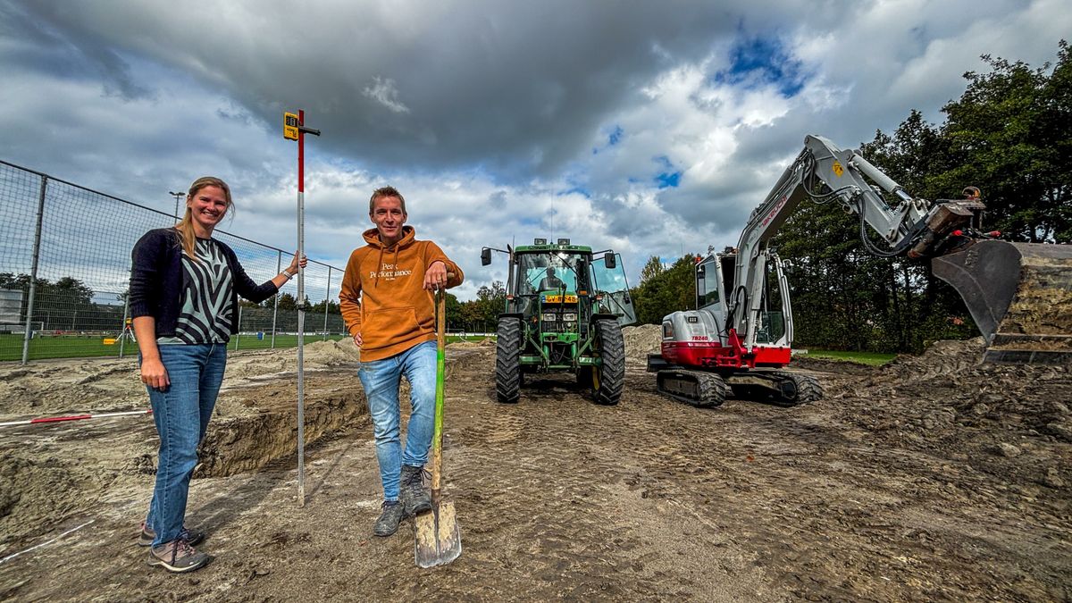 Dorpsbewoners Groede maken droom waar: schop in de grond voor sportpark