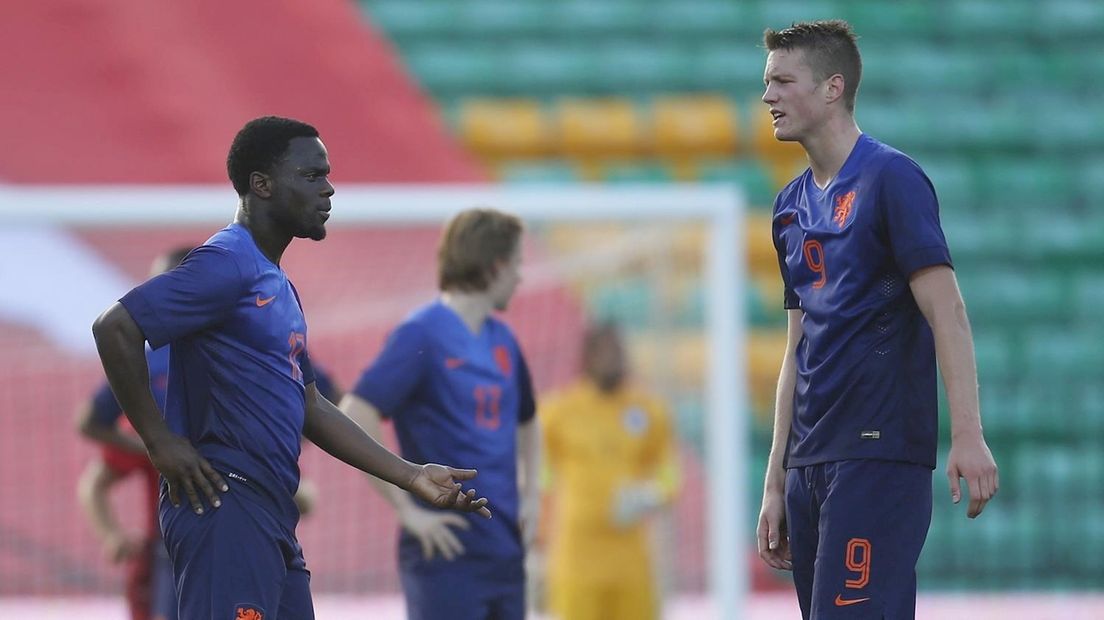 Elvis Manu en Wout Weghorst