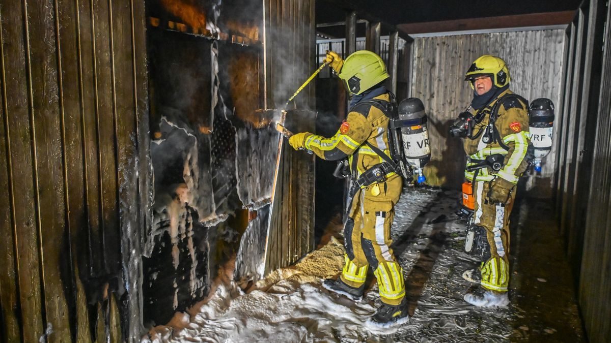 Hokje uitgebrand achter woning in Franeker