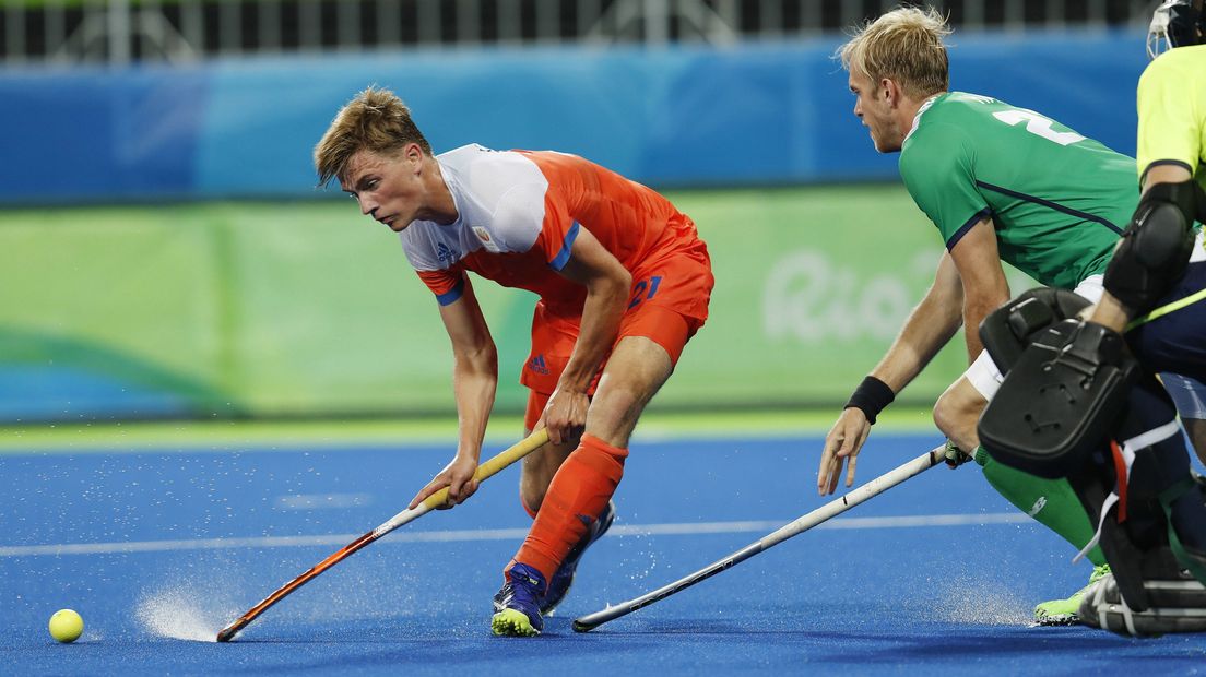 Jorrit Croon in actie op de Olympische Spelen tegen Ierland.