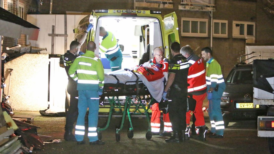 Man gewond op het Lopikplein in Den Haag.