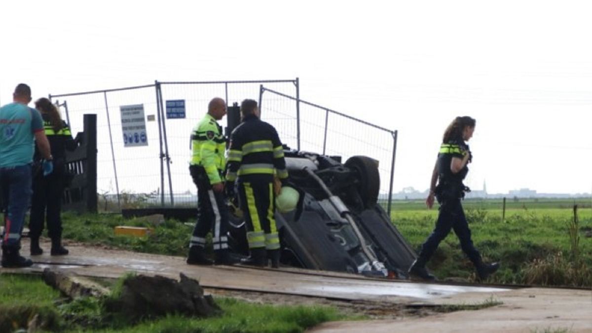 Auto belandt in Tytsjerk op de kop in de sloot