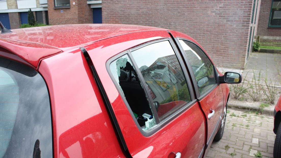 Auto-inbraak in Vinkhuizen