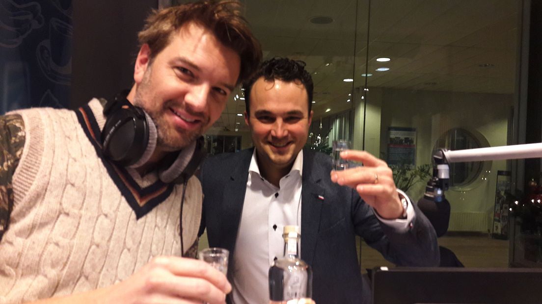 Wodkaproducent Joris Putman (rechts) te gast bij Muijs in de Morgen