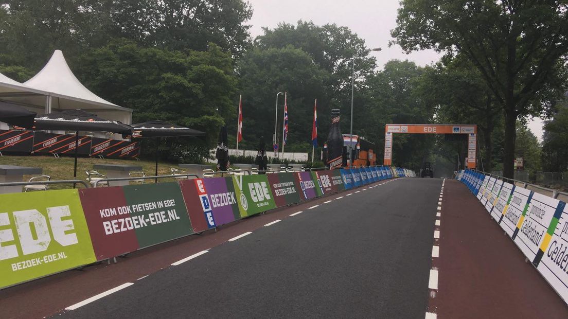 De start en finish op de Arnhemseweg in Ede.