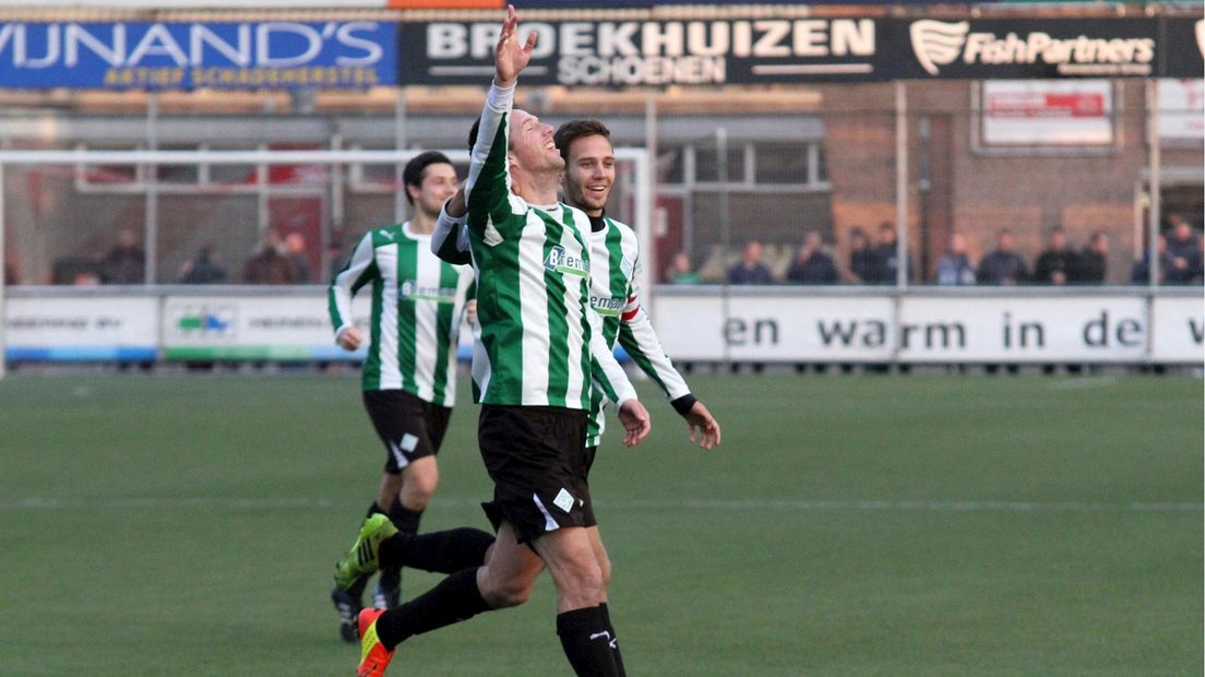 Tjeerd Korf juicht na een treffer