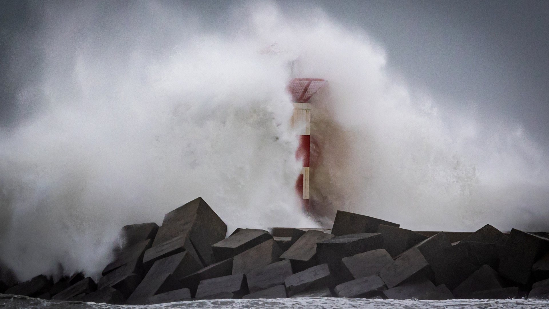 Windstoten Tot 120 Kilometer Per Uur Op Komst, KNMI Waarschuwt Met Code ...