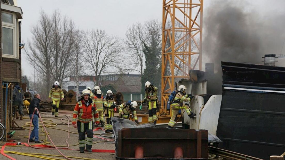 Brand op de scheepswerf in Zwartsluis