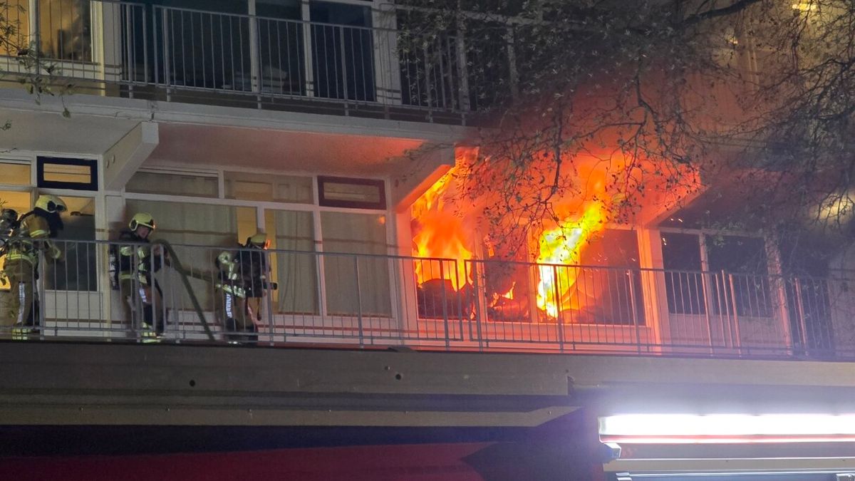 Ongeluk met meerdere auto's bij Drachten | Veel schade na uitslaande brand in Workum