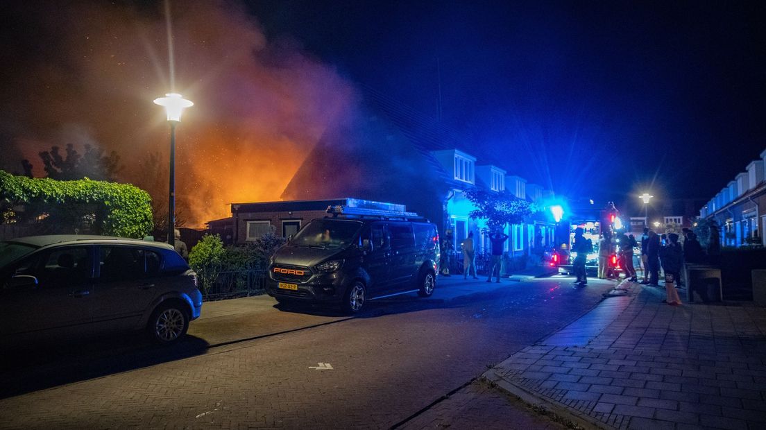 Woningbrand in Deventer trekt aandacht buurtbewoners
