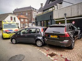 Botsing geparkeerde auto's Coevorden