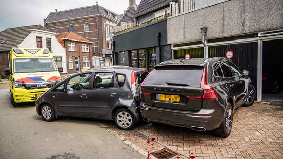 Botsing geparkeerde autos Coevorden. Botsing geparkeerde autos Coevorden.