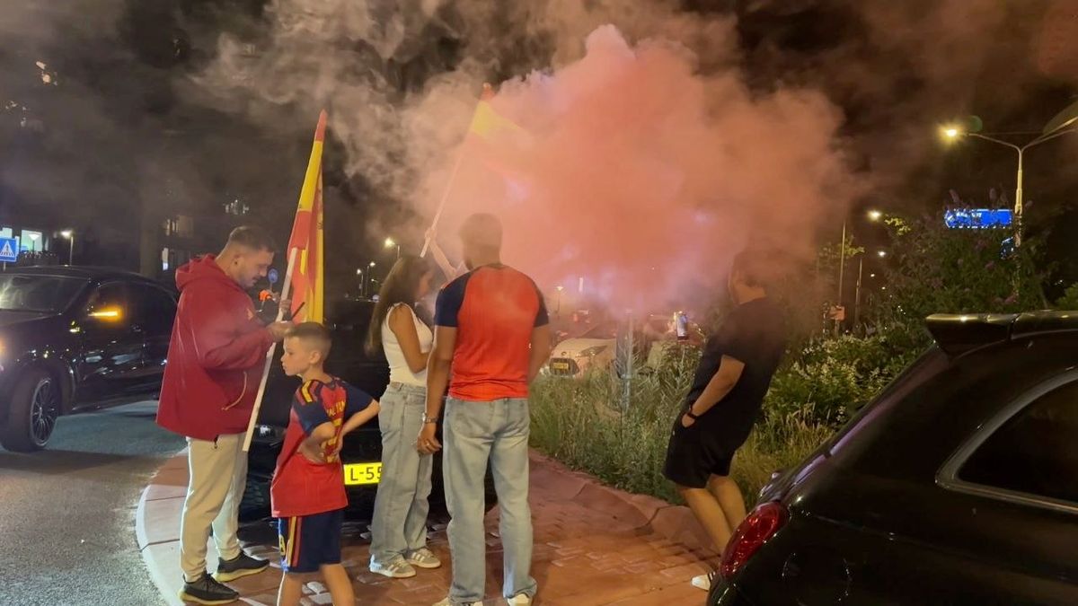 Spaans feestje op 'voetbalrotonde' in Enschede