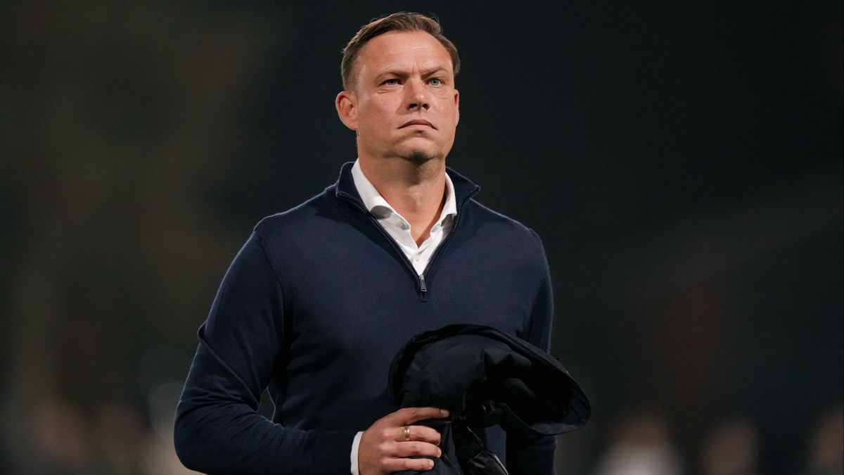 Hofland wil trainer blijven en solliciteerde bij Limburgse club: 'Fortuna-verleden speelde een rol'