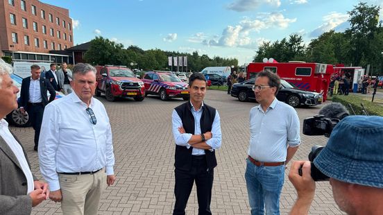 Premier Jetten krijgt 'kippenvel' in verwoest natuurgebied bij Venray Home