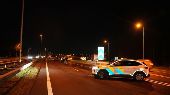 A28 deels afgesloten door ongeluk. A28 deels afgesloten door ongeluk.
