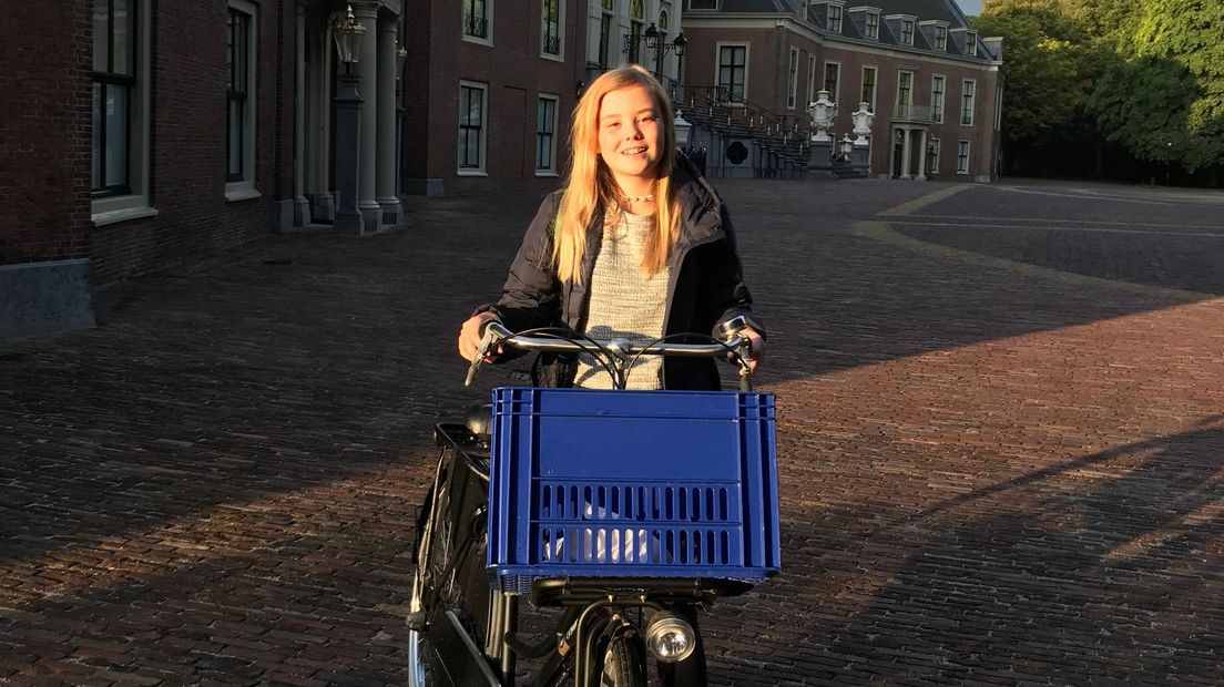 Prinses Ariane in 2019 voor haar eerste dag op de middelbare school