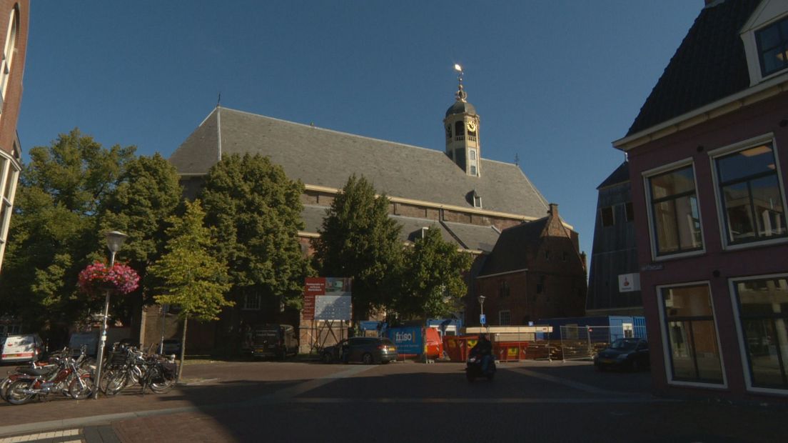De kerk vanaf het Martiniplein gezien