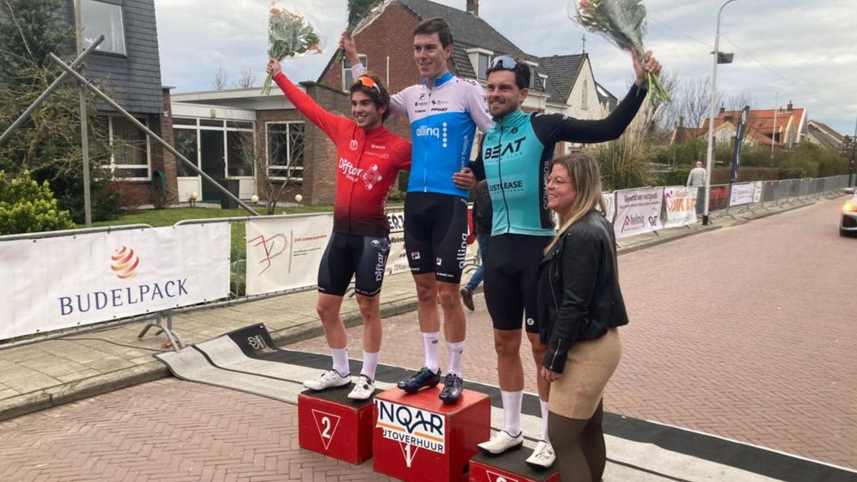 Tim Bierkens in de sprint het snelste en wint de Ronde van Oud-Vossemeer